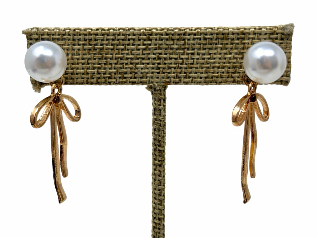 Size PIERCED EARRINGS