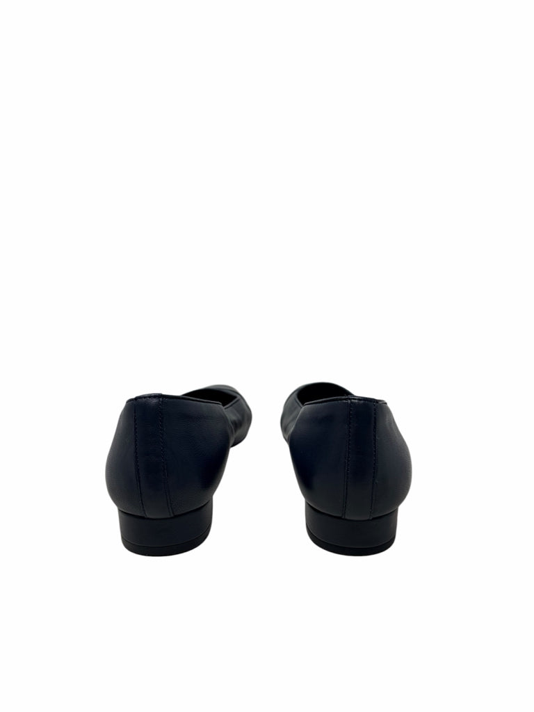 VAN ELI Size 10 FLAT W