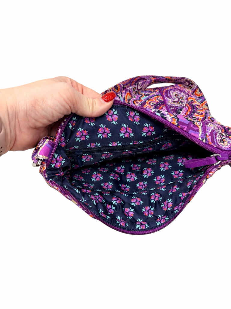 VERA BRADLEY Size medium PURSE W