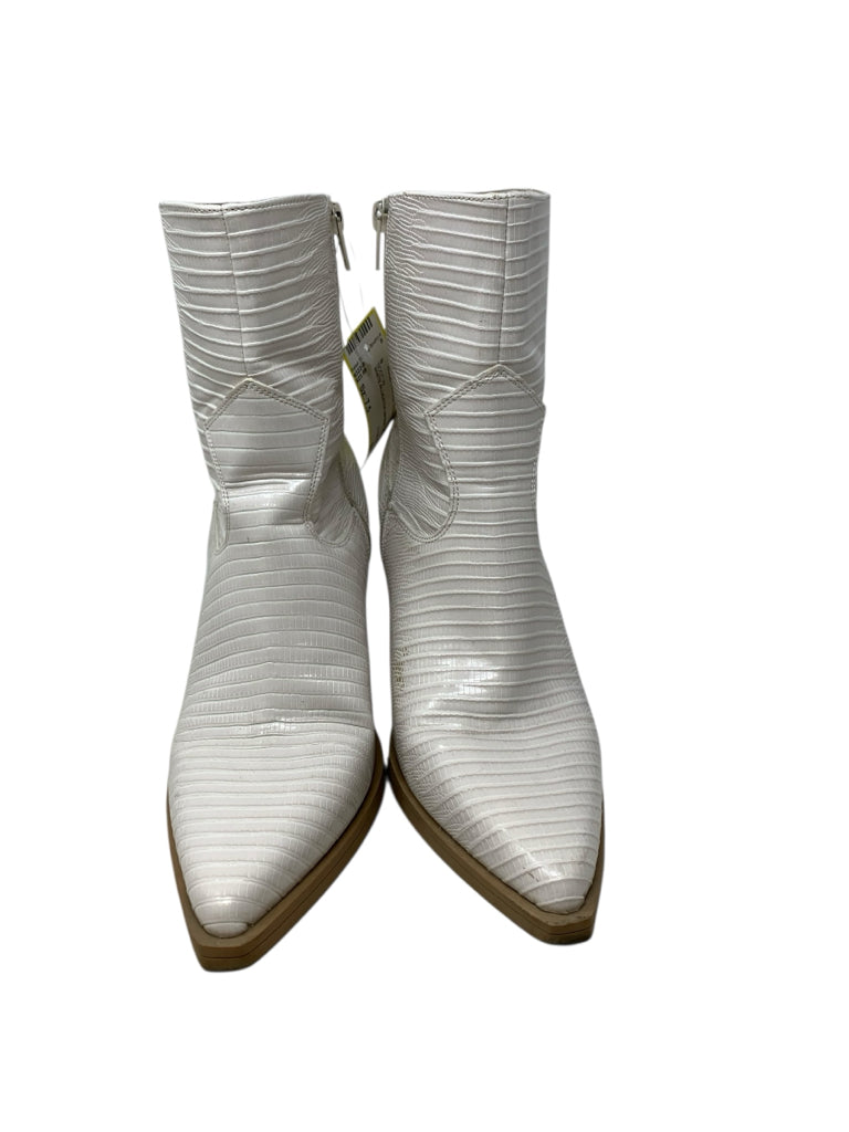 STEVE MADDEN  7.5 BOOT W