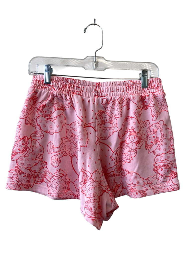 STRAWBERRY SHORTCAKE Size medium SHORT W