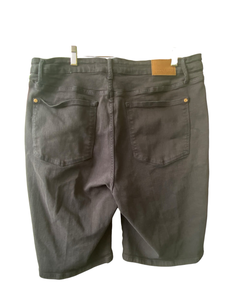 JUDY BLUE Size 3XL SHORT W