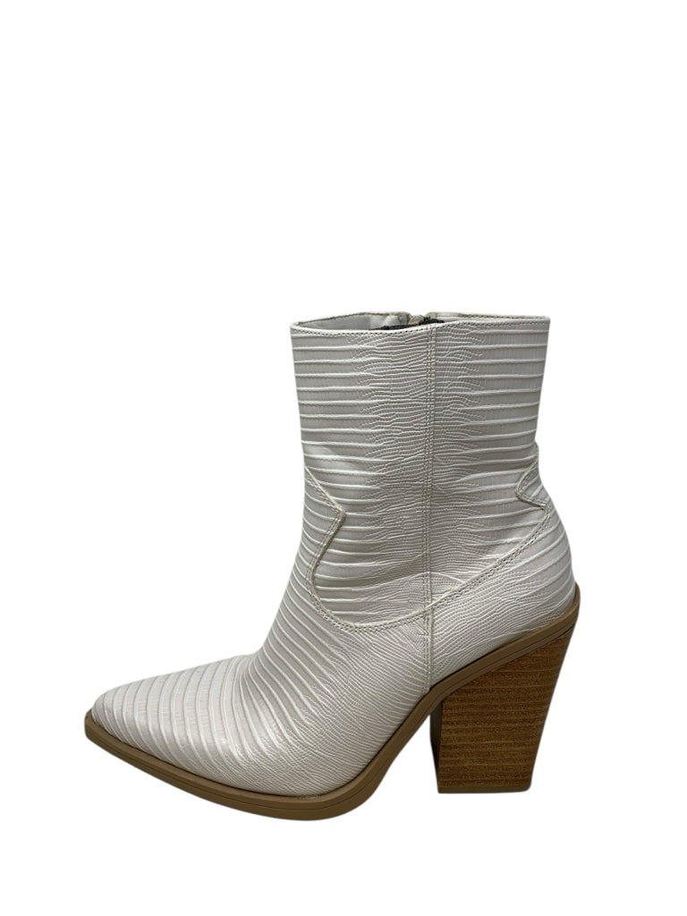 STEVE MADDEN  7.5 BOOT W