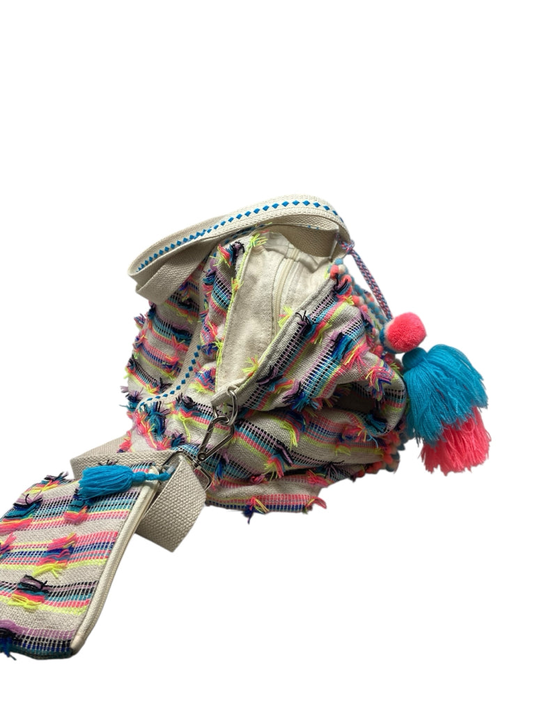 AMERICA & BEYOND Size large BAG W