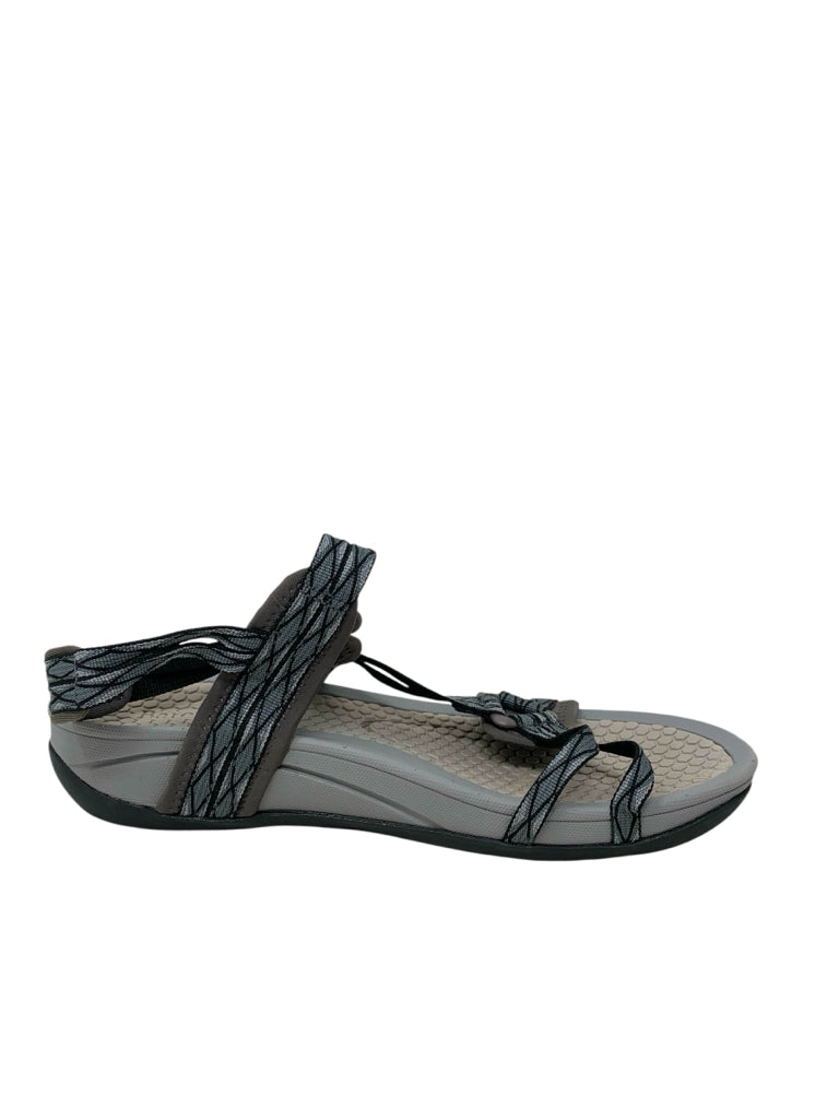 BARETRAPS  11 SANDALS W