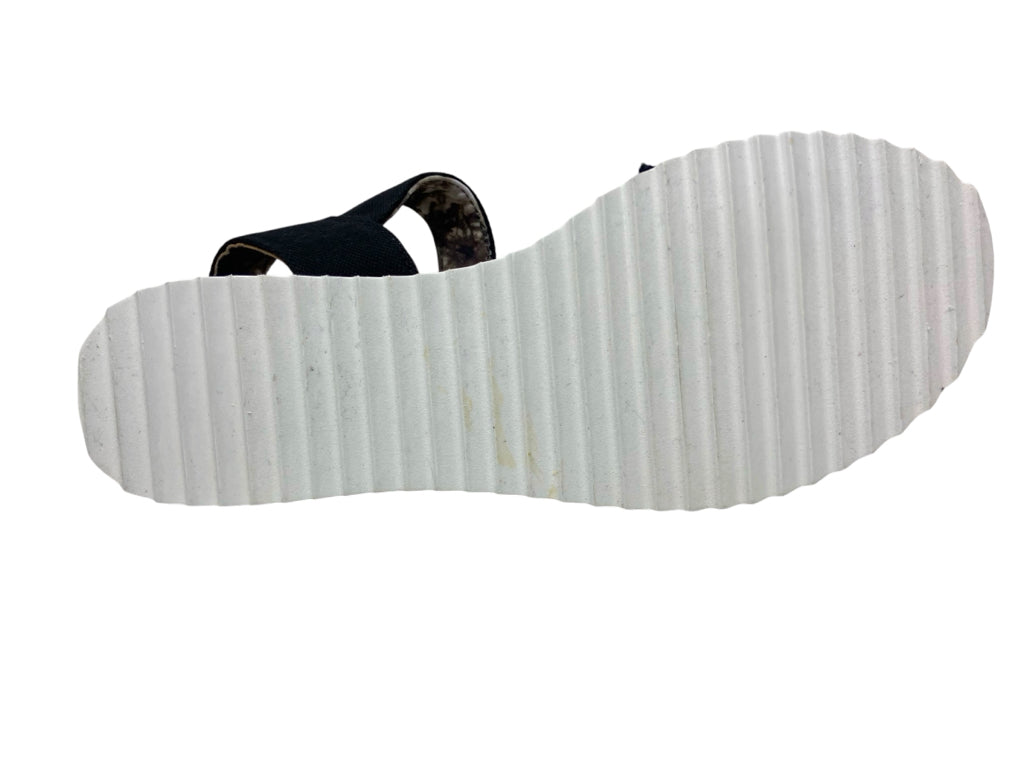 BOBS Size 6 SANDALS W