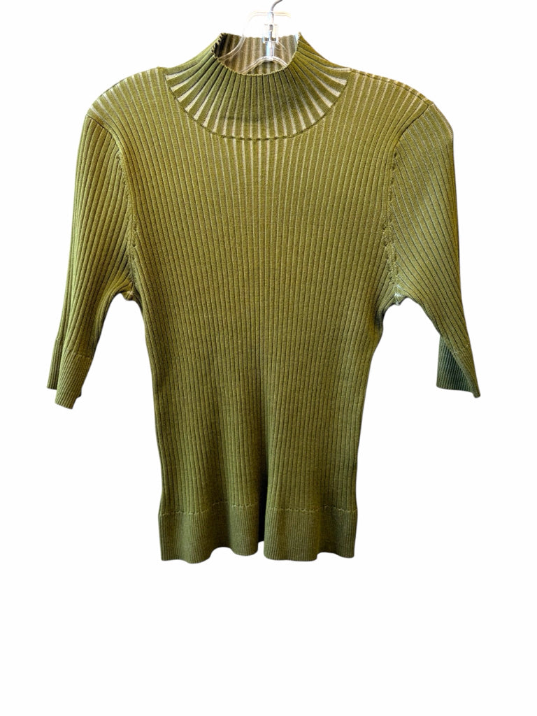 DKNY Size medium SWEATER W