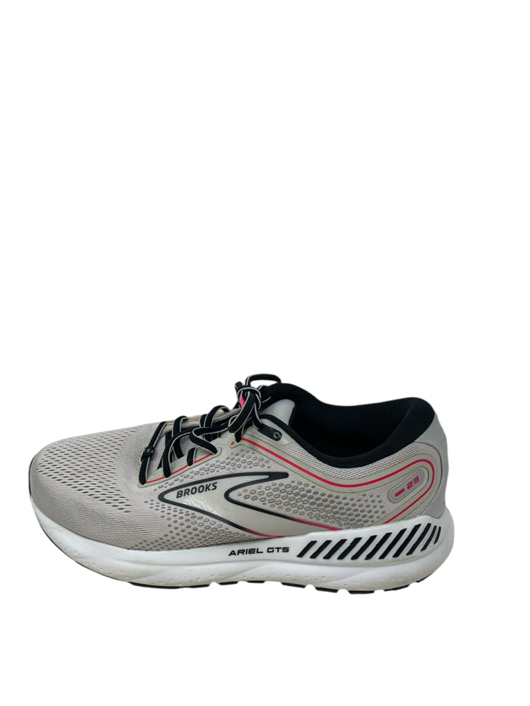 BROOKS  10.5 SNEAKERS W