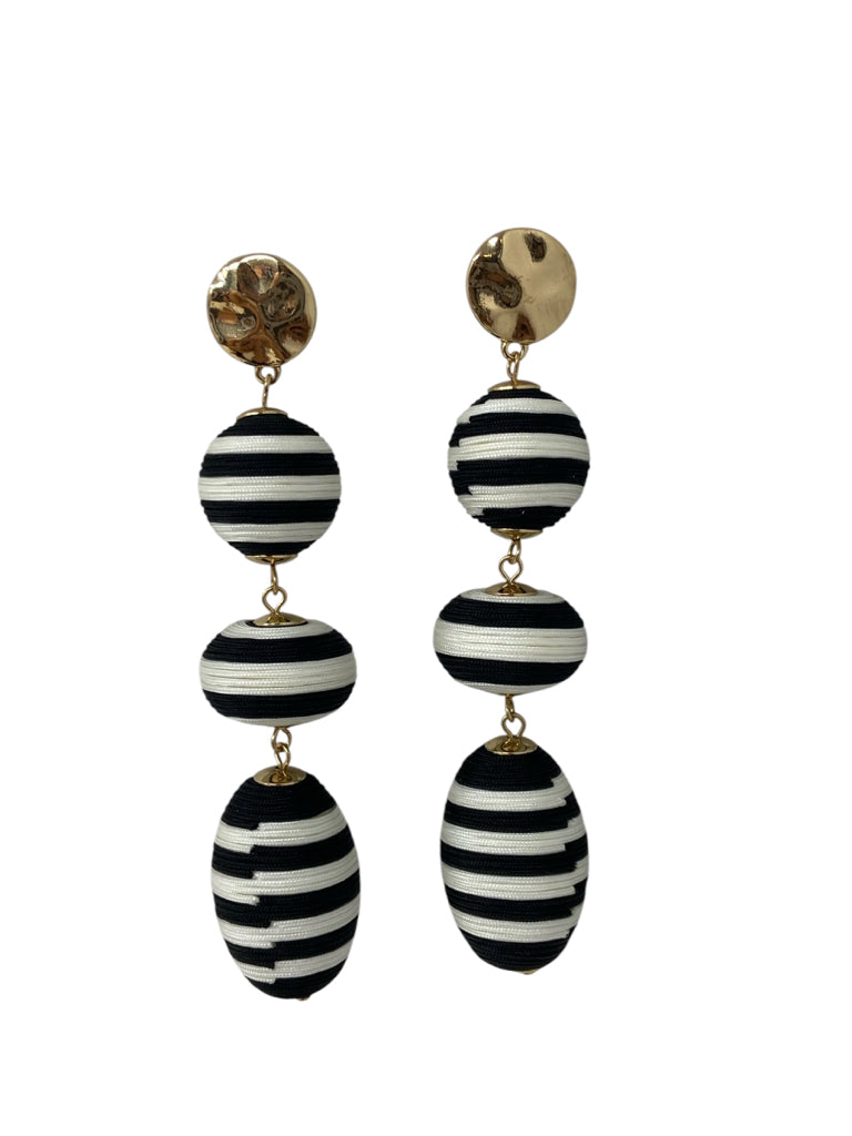 Size PIERCED EARRINGS