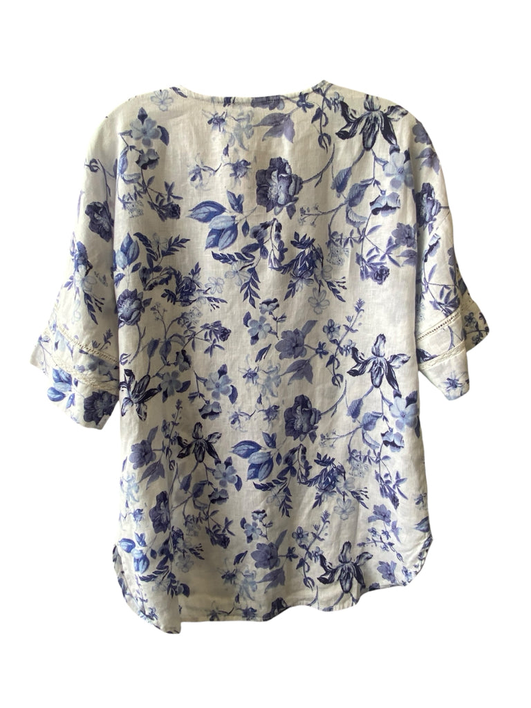SAKS FIFTH AVE. Size small TOP  W