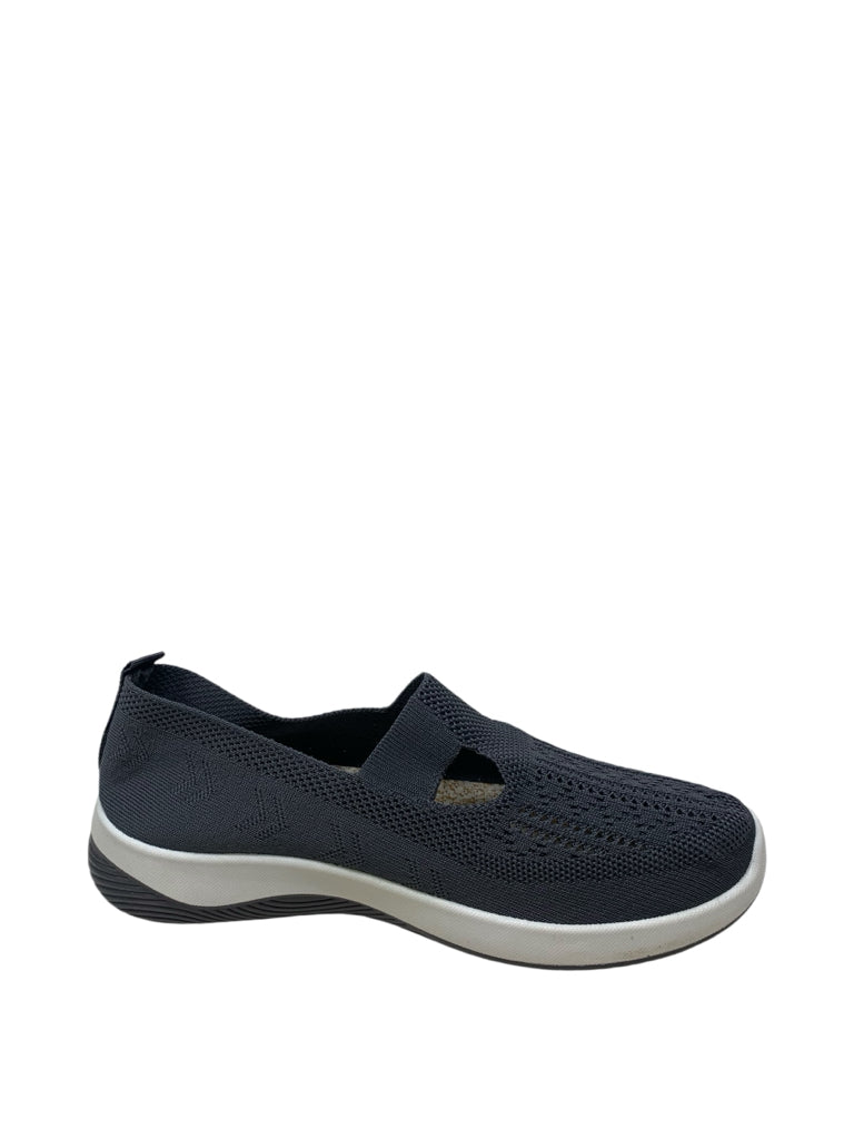 10 SHOES W