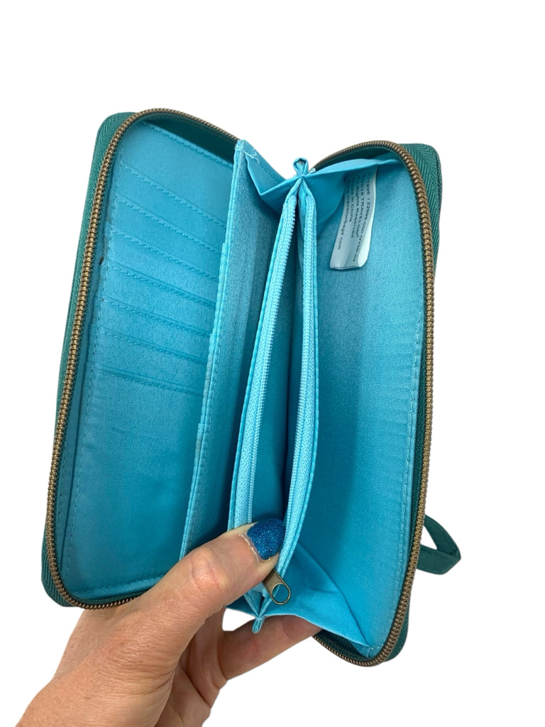 TRAVELON  medium WRISTLET