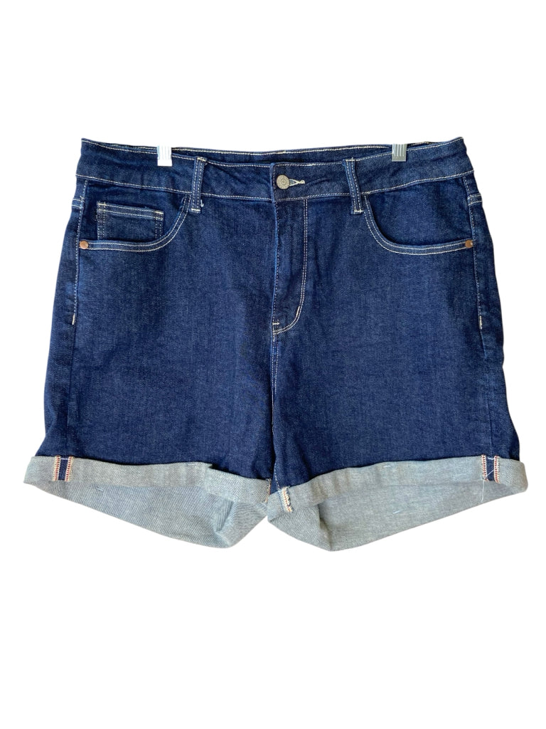 JUDY BLUE Size 2XL SHORT W