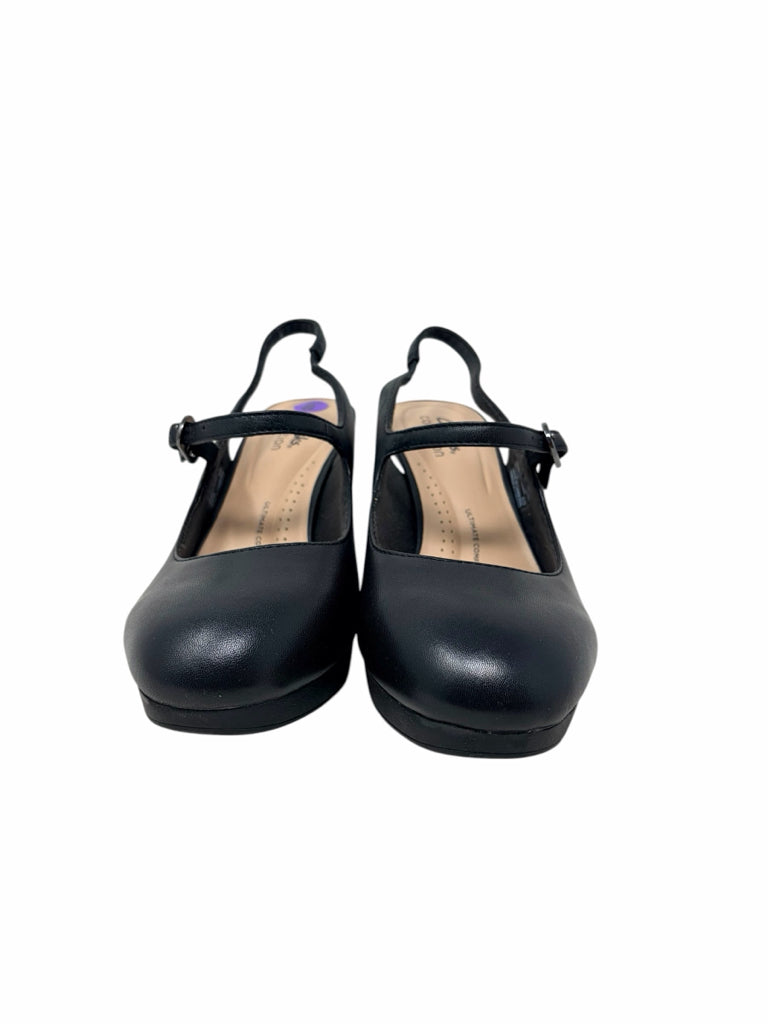 CLARKS Size 8 HEEL W