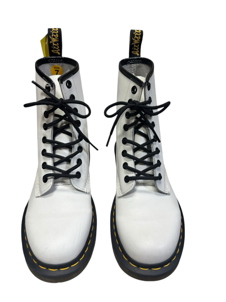 DR. MARTENS  7 BOOT W