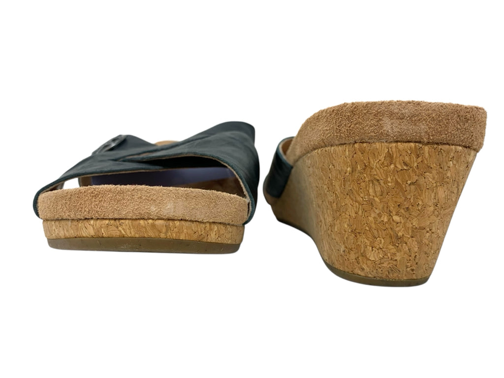 UGG  9 WEDGE W