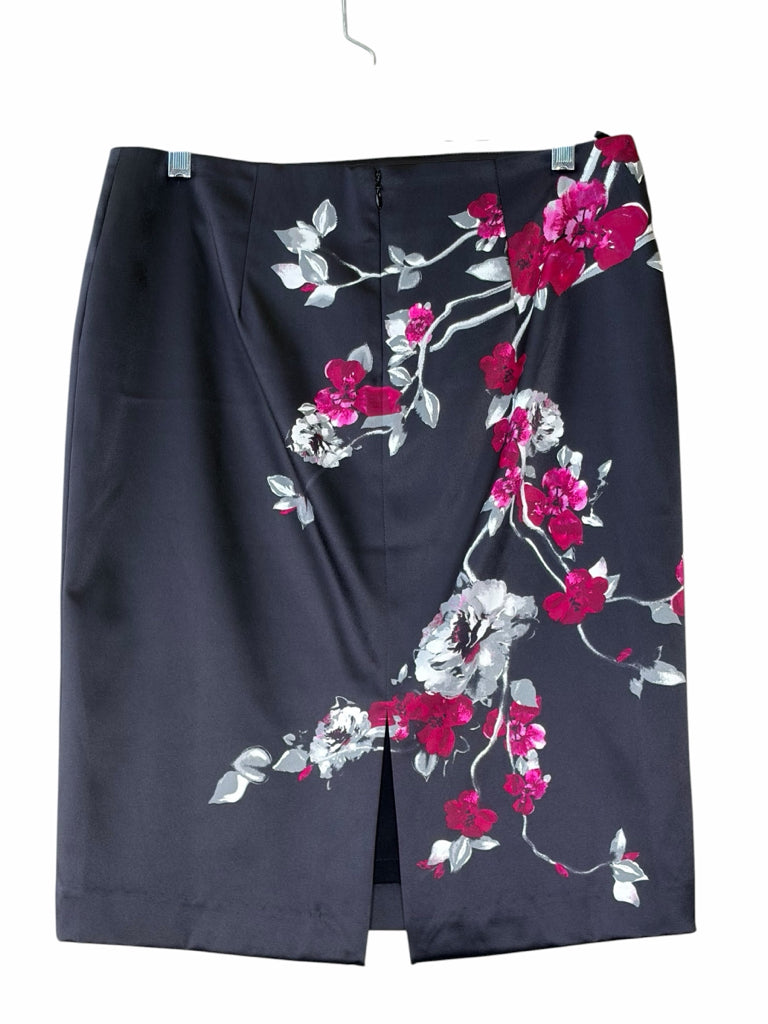 WHITE HOUSE BLACK MARKET Size 6 SKIRT W