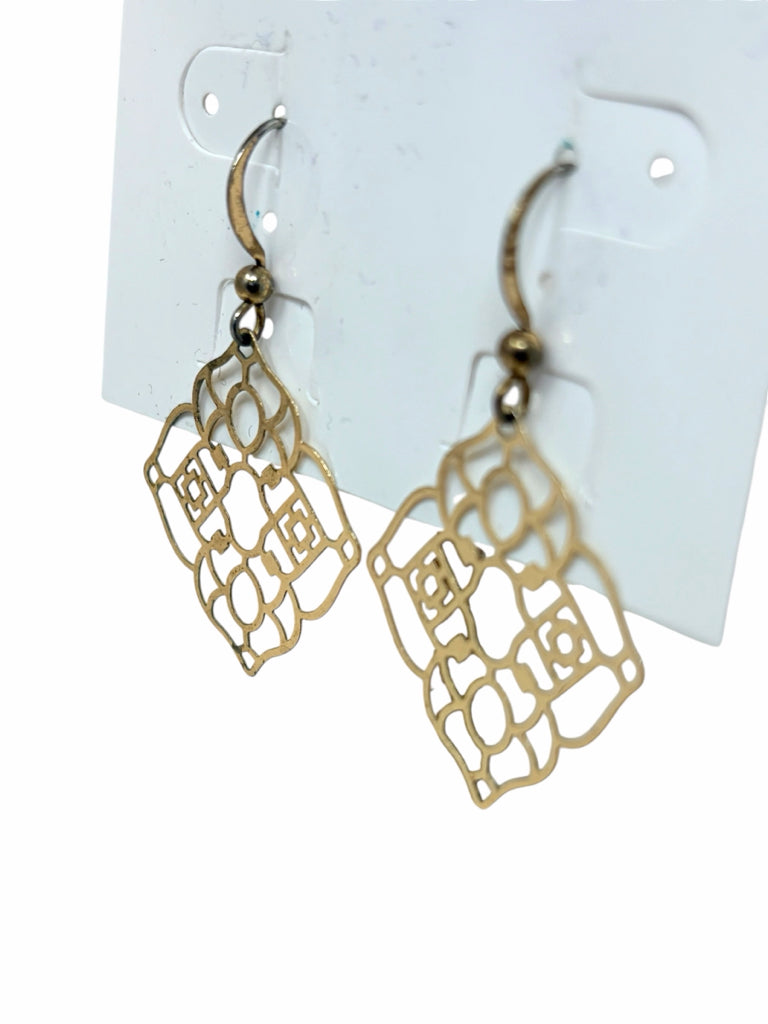 Size PIERCED EARRINGS