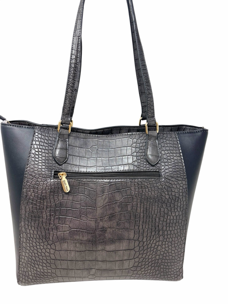 ELLEN TRACY Size large PURSE W