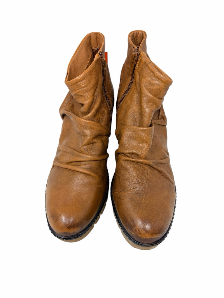 DIBA TRUE Size 8 BOOTIE W