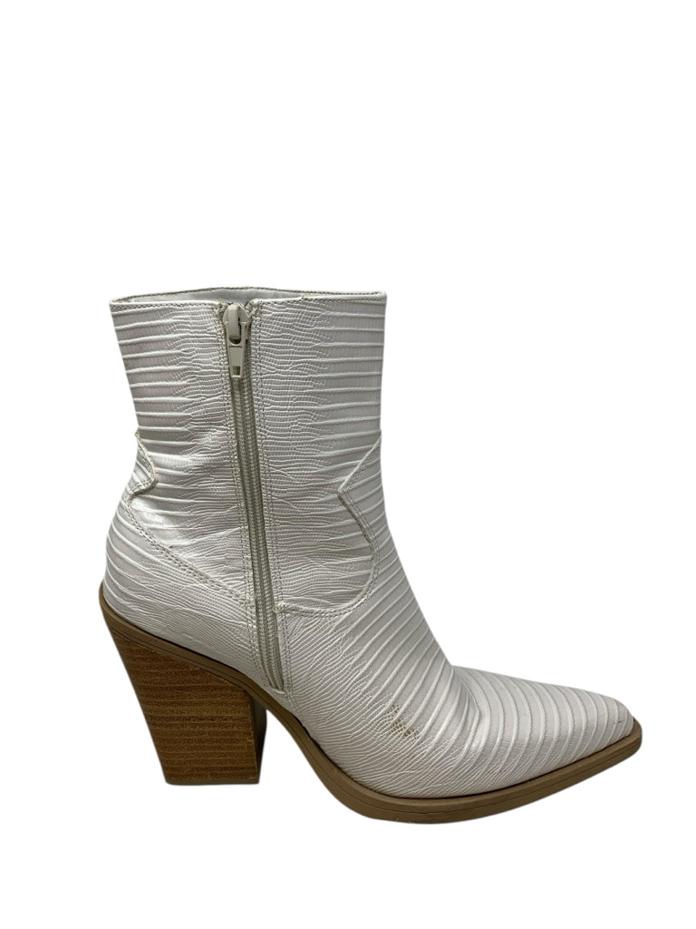 STEVE MADDEN  7.5 BOOT W