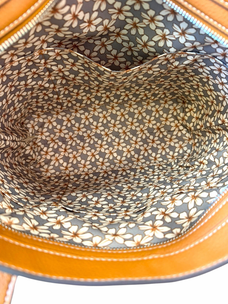 VERA BRADLEY Size medium PURSE W