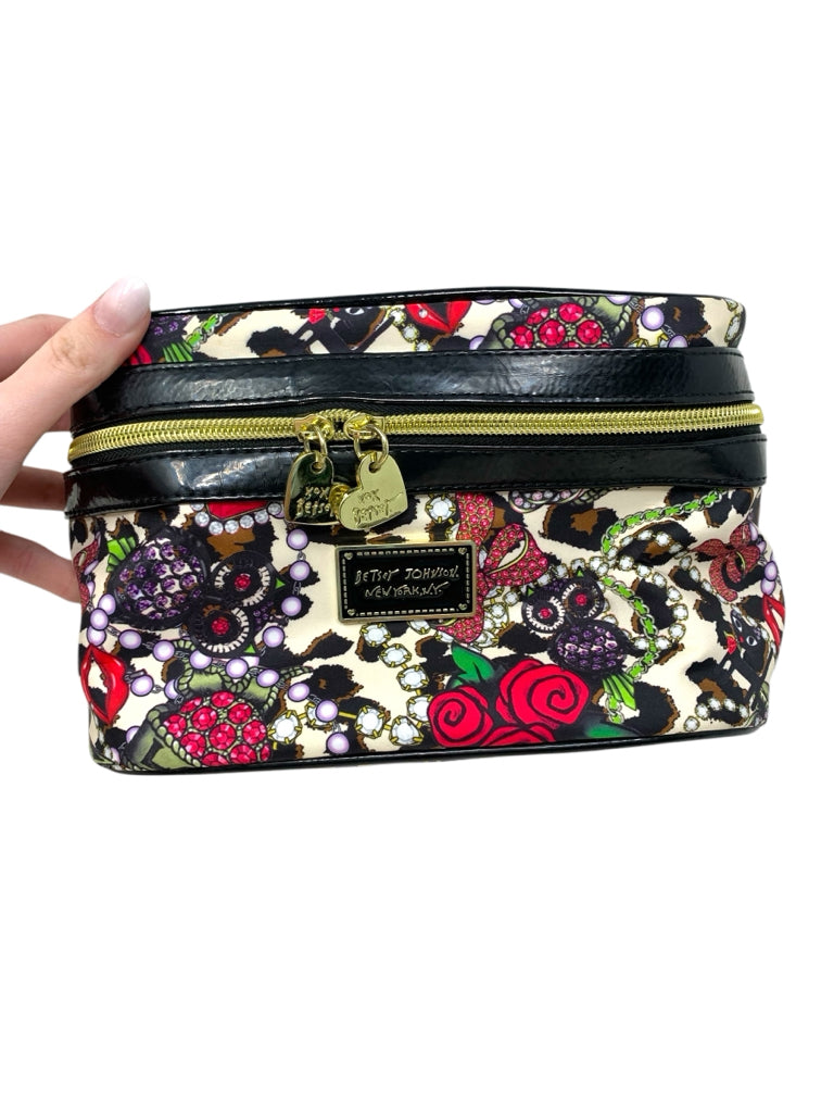 BETSEY JOHNSON  s/M MAKEUP BAG