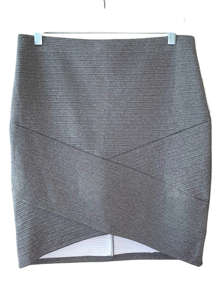 JOE BENBASSET  large SKIRT W