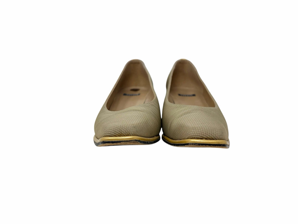 STUART WEITZMAN Size 10 HEEL W