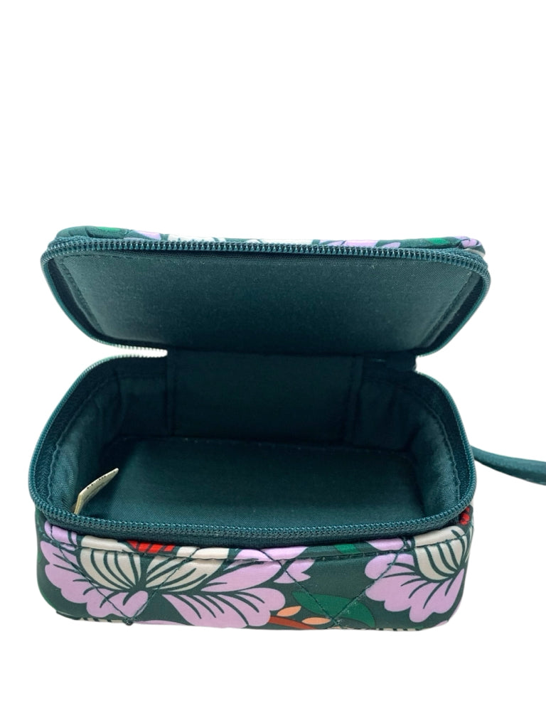 VERA BRADLEY  NEW! CASE