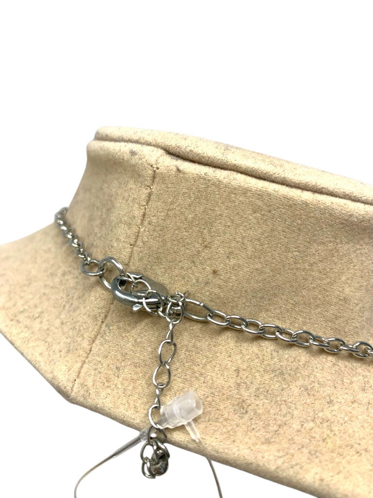 NECKLACE W