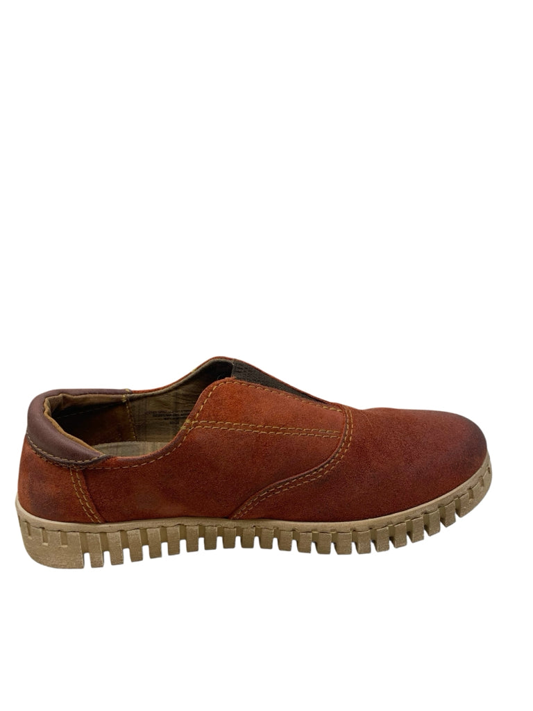 BORN  8 LOAFER W