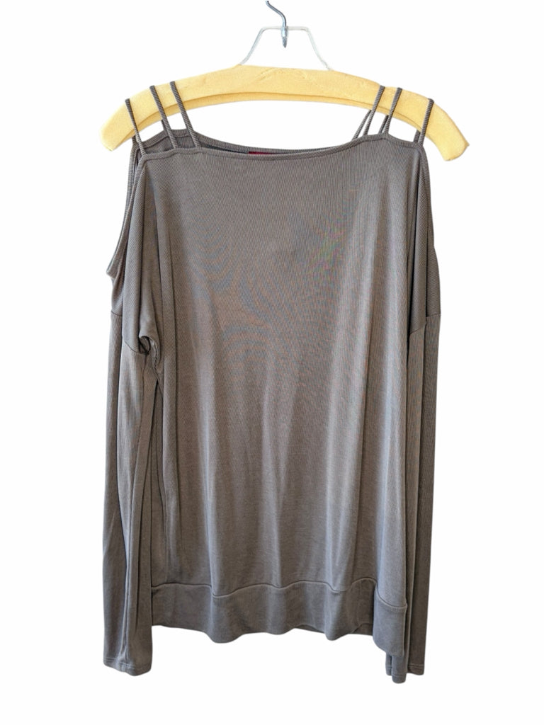 RED BY BKE Size large TOP  W
