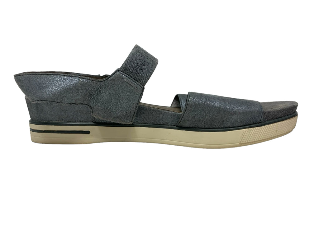 EILEEN FISHER  11 SANDALS W