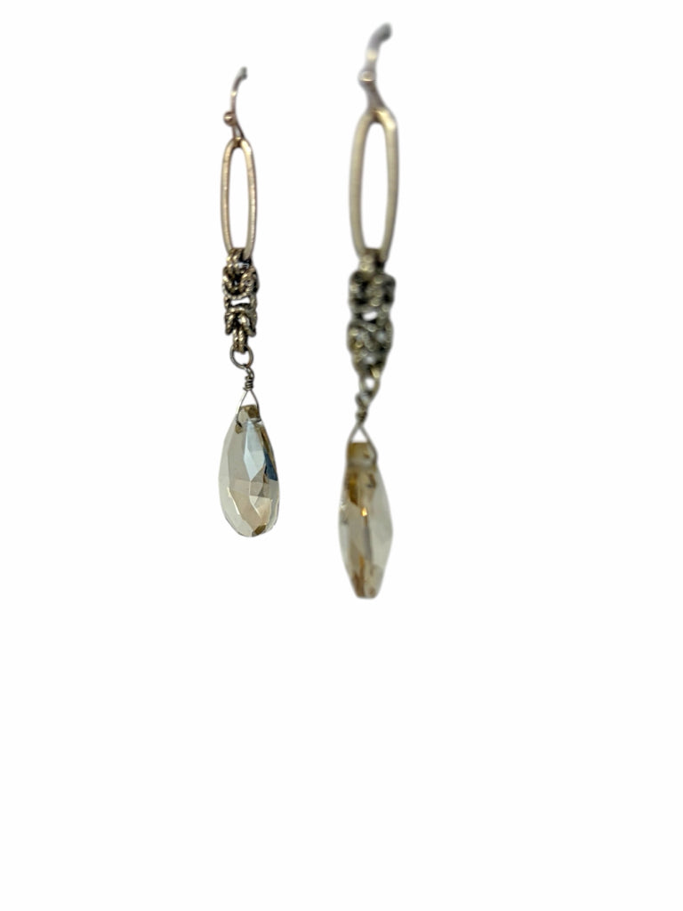 Size PIERCED EARRINGS