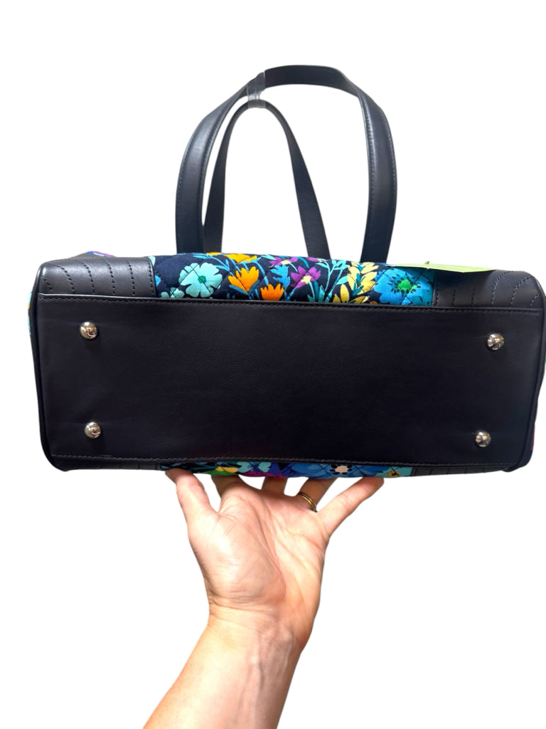VERA BRADLEY Size NEW! PURSE W