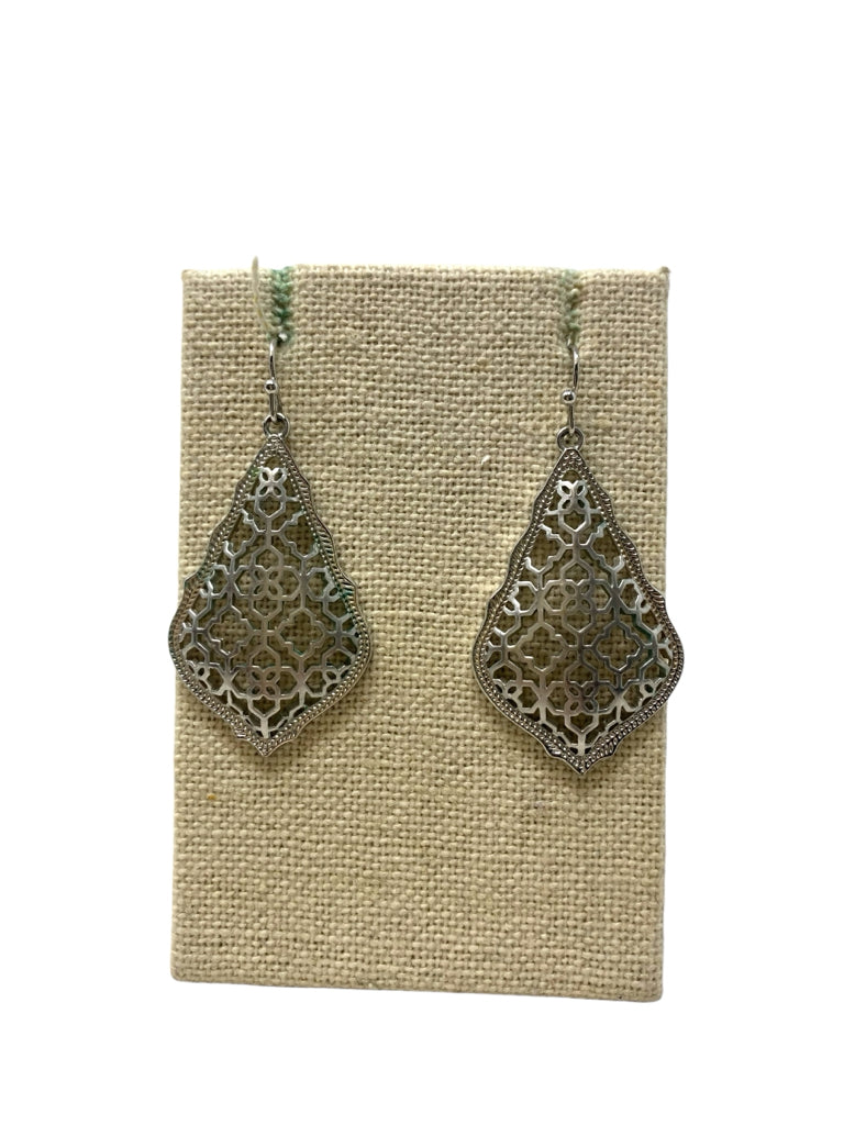 KENDRA SCOTT  PIERCED EARRINGS
