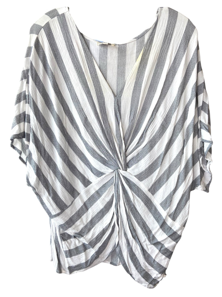 UMGEE Size large TOP  W