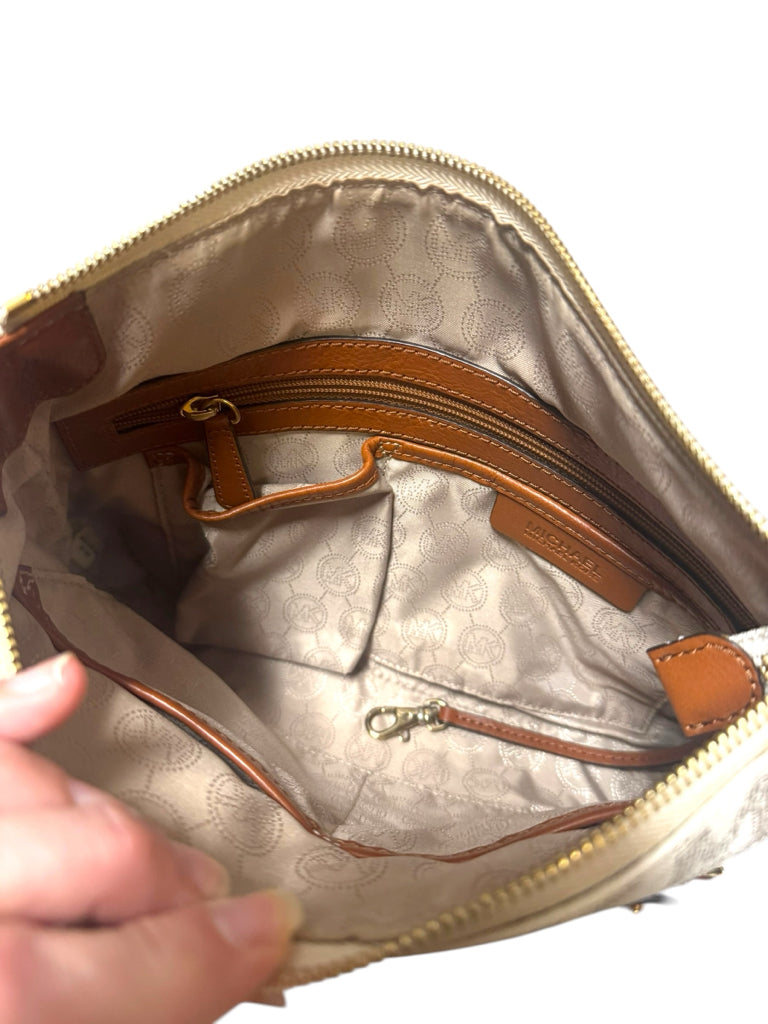 MICHAEL KORS Size medium PURSE W