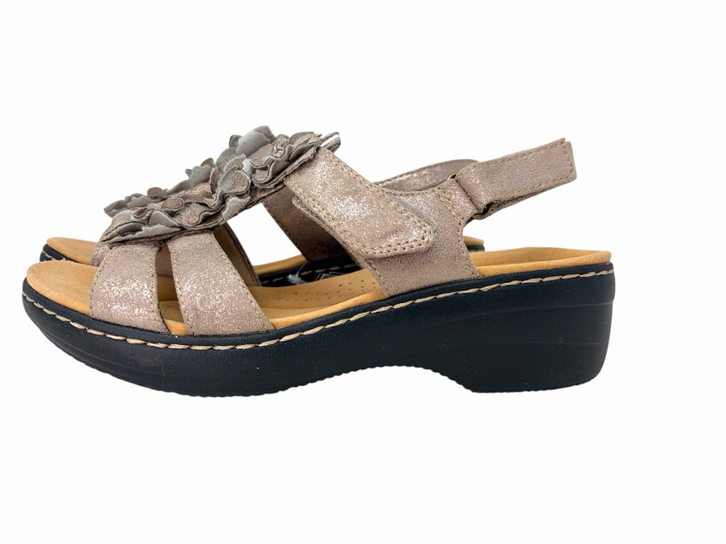 CLARKS Size 9 SANDALS W