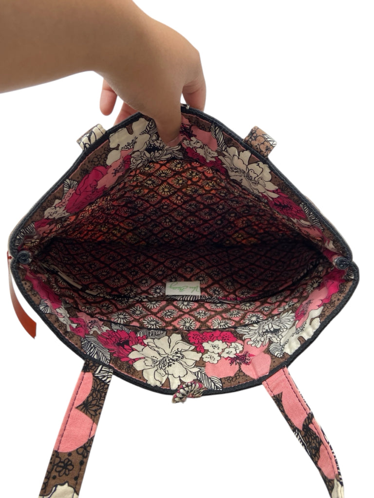 VERA BRADLEY Size medium TOTE W