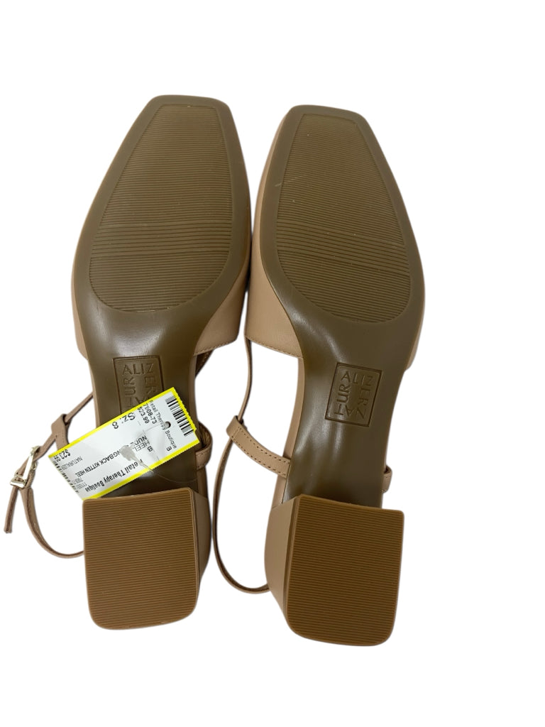 NATURALIZER  8 HEEL W