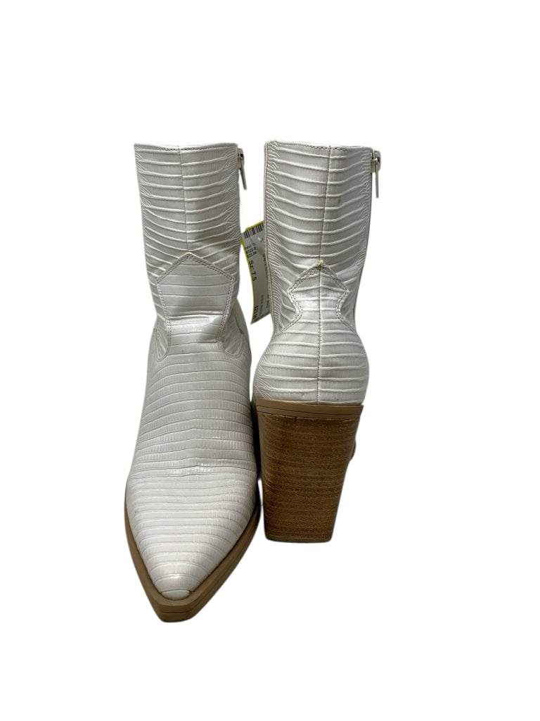 STEVE MADDEN  7.5 BOOT W