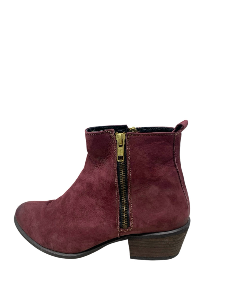 STEVE MADDEN  7.5 BOOTIE W