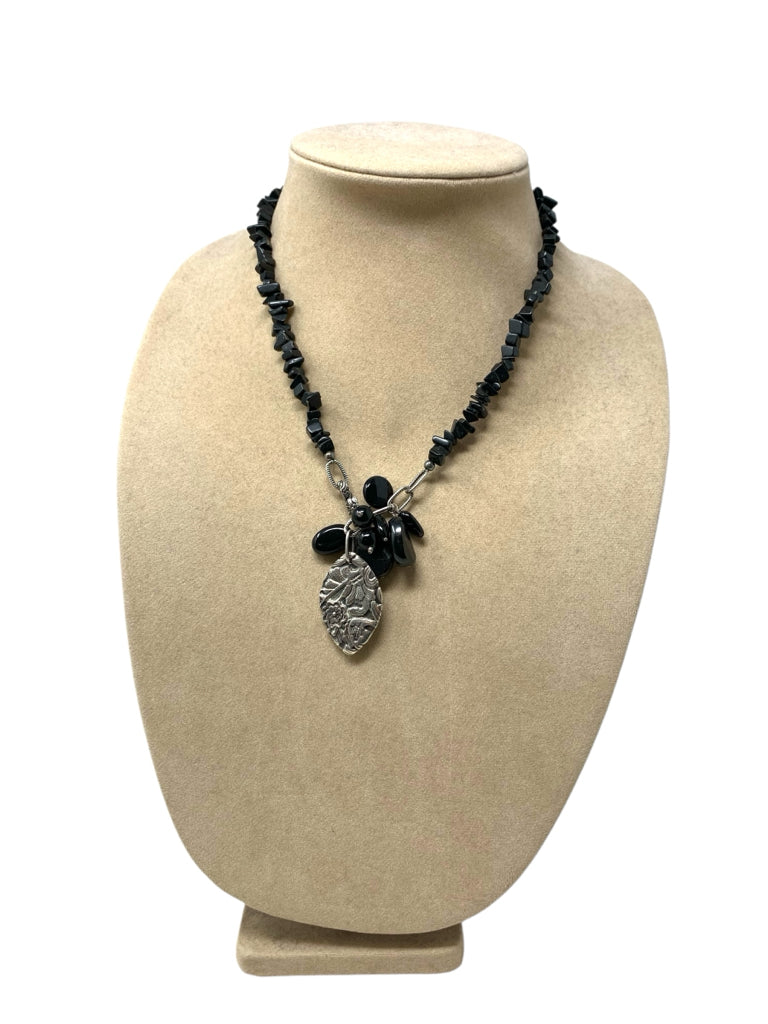 NECKLACE W