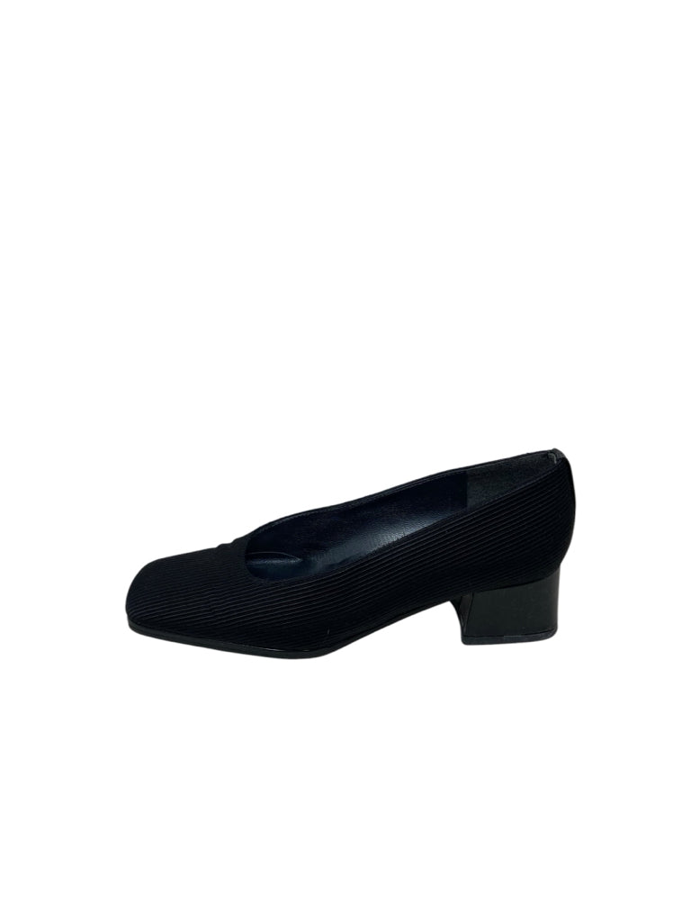 STUART WEITZMAN Size 3.5 HEEL W