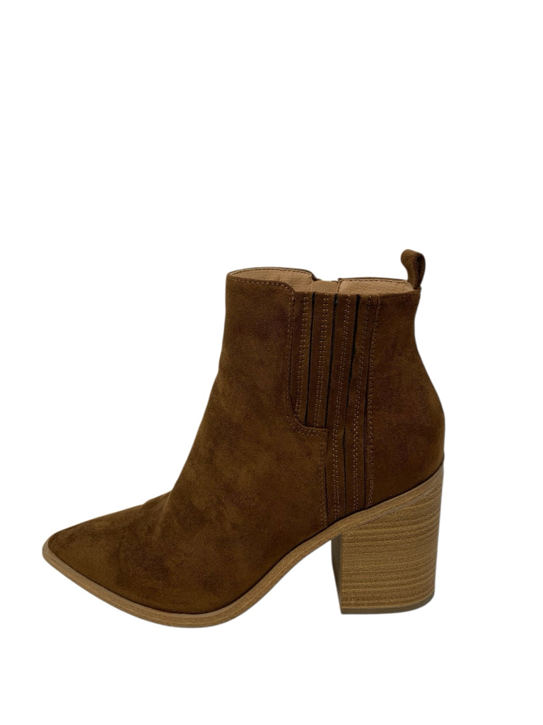 UNIVERSAL THREADS  9 BOOT W