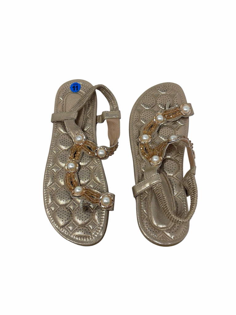 Size 11 SANDALS W
