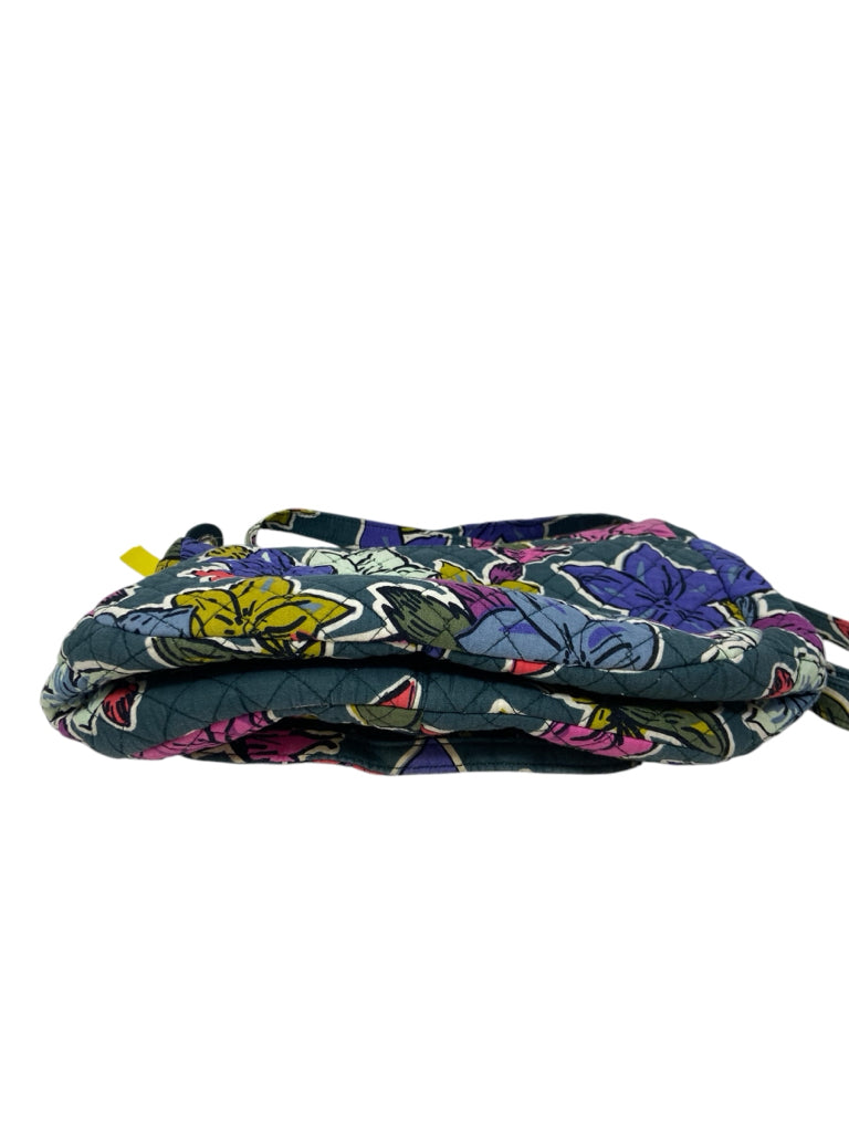 VERA BRADLEY Size large CROSSBODY W