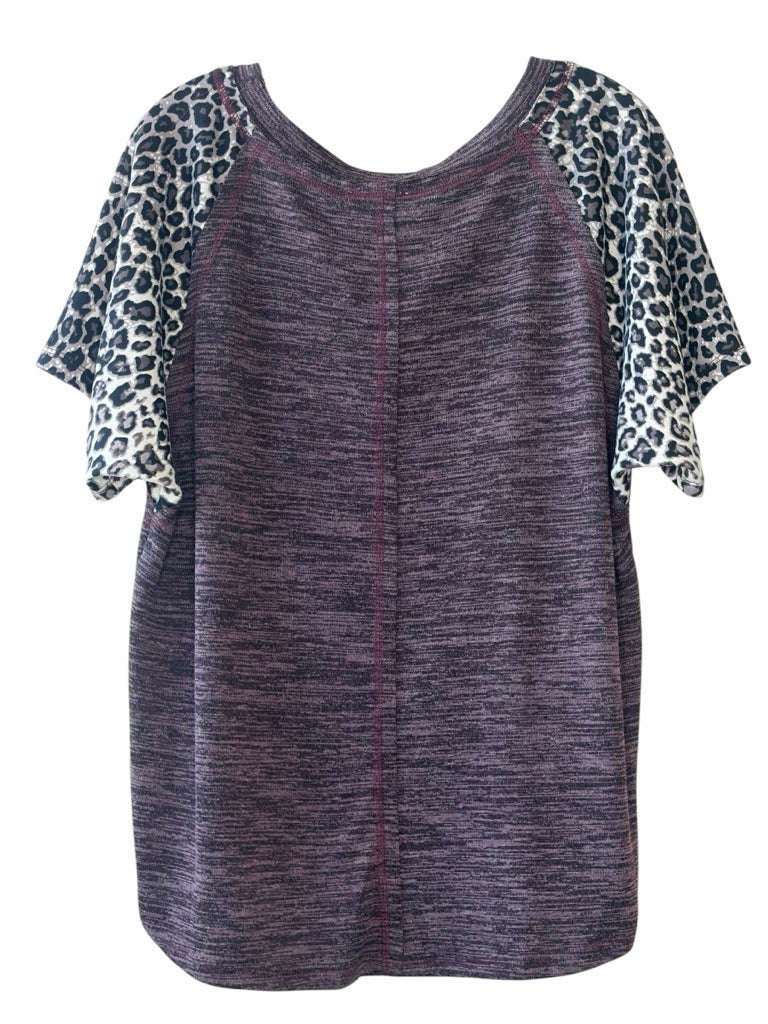 L LOVE Size small TOP  W